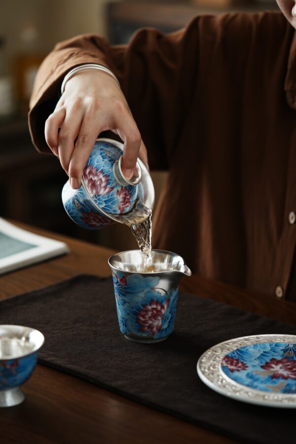 Silver Gilding Moonlight over the Lotus Pond Set