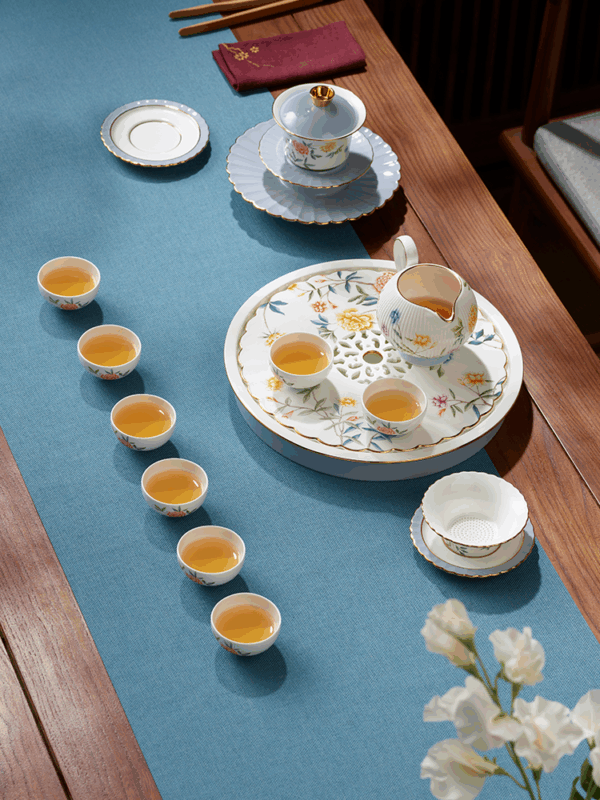 Lunar Chronicles 18-Piece Chaozhou Style Kung Fu Set