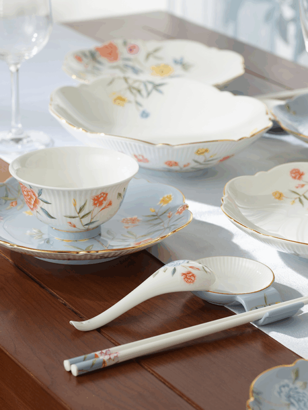 Lunar Chronicles 29-Piece Dinnerware Set