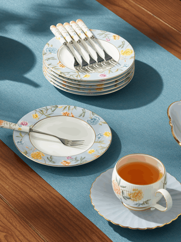 Lunar Chronicles 30-Piece Coffee Set