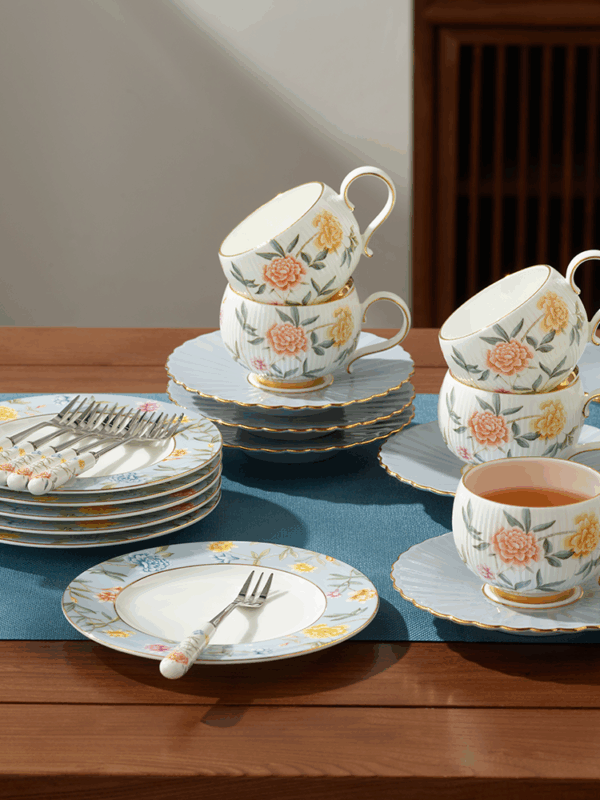 Lunar Chronicles 30-Piece Coffee Set