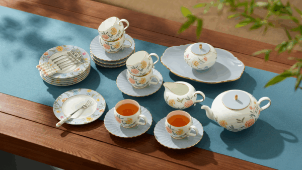 Lunar Chronicles 30-Piece Coffee Set