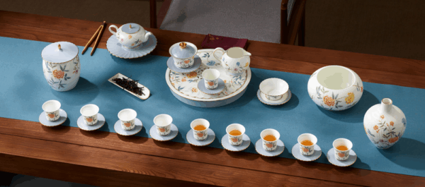 Lunar Chronicles 36-Piece Kung Fu Set