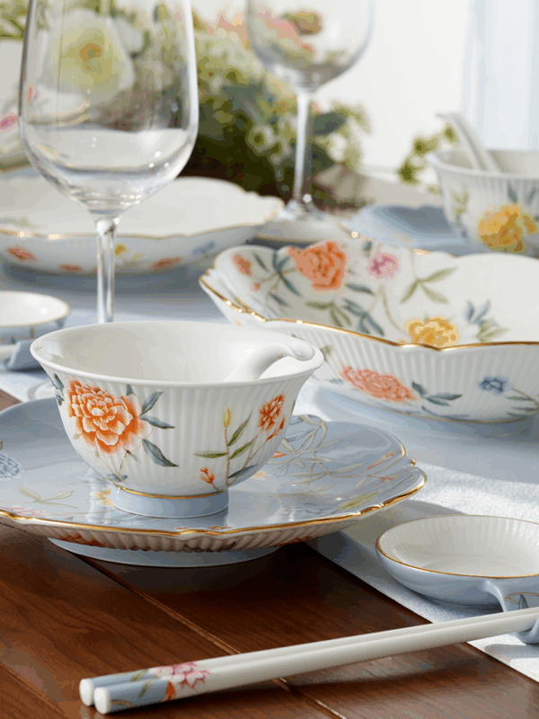 Lunar Chronicles 44-piece Dinnerware Set