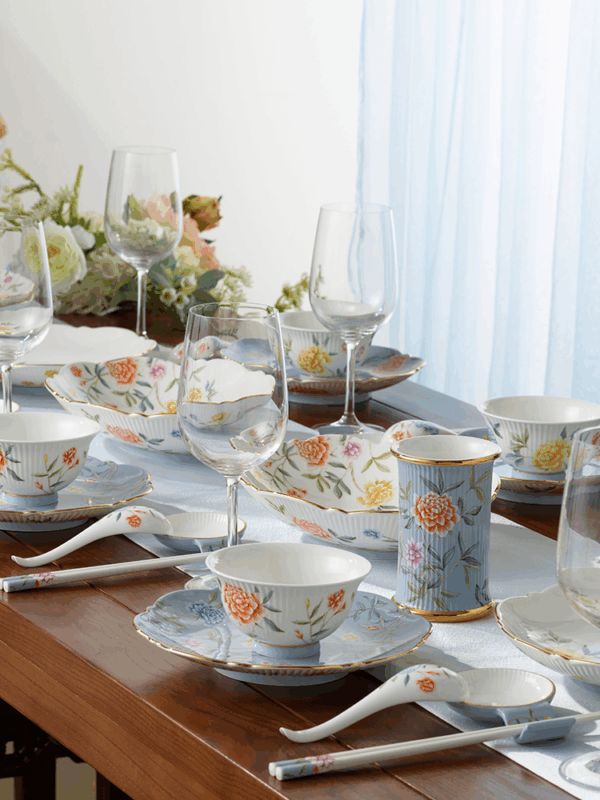 Lunar Chronicles 44-piece Dinnerware Set