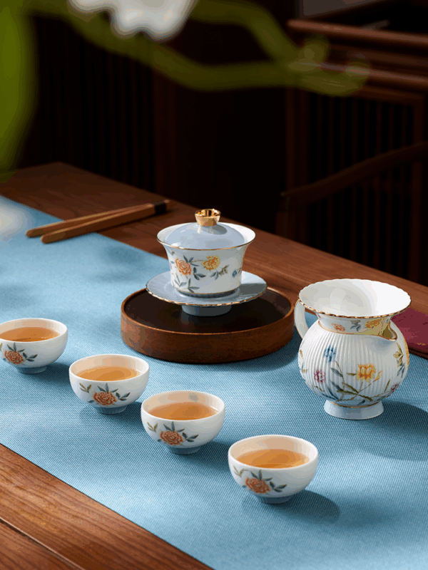 Lunar Chronicles 9-piece Set for 4 People