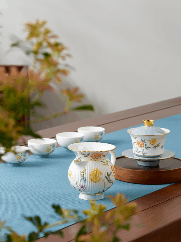 Lunar Chronicles 9-piece Set for 4 People