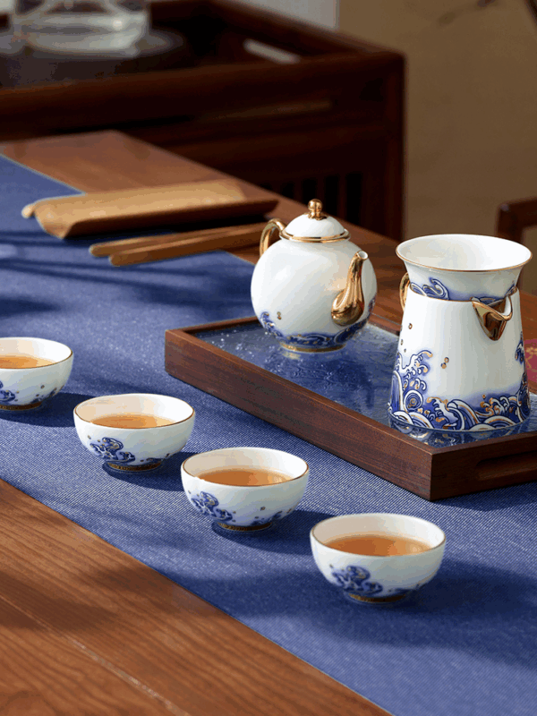 Pearls d Orient 8-piece tea set