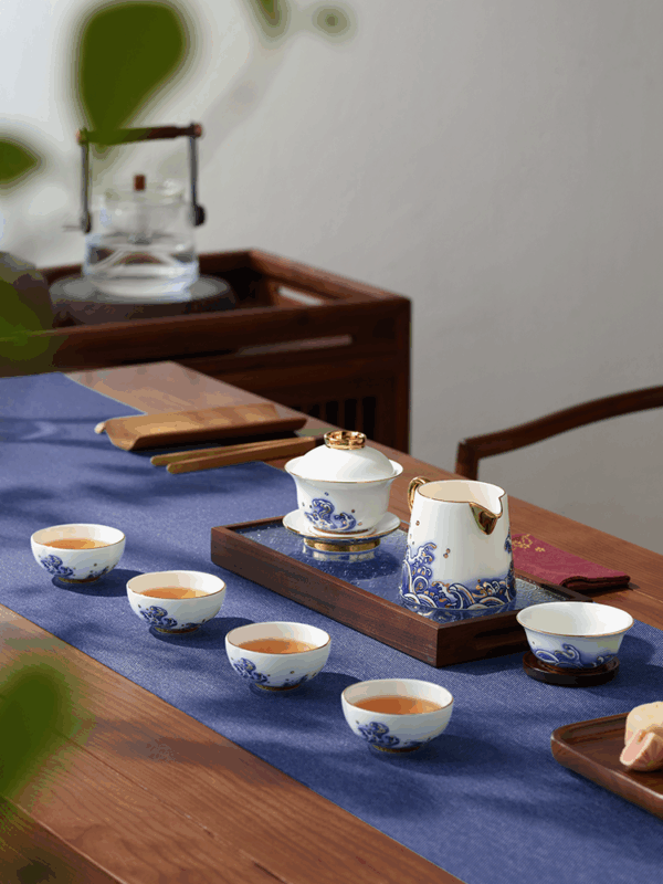 Pearls d Orient 9-piece tea set